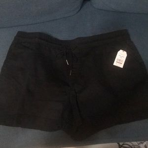Black cargo shorts new never been worn still has the tag